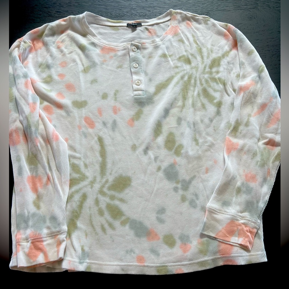 Rails Women’s lightweight Tie-Dye Cade Henley Shirt - SZ L